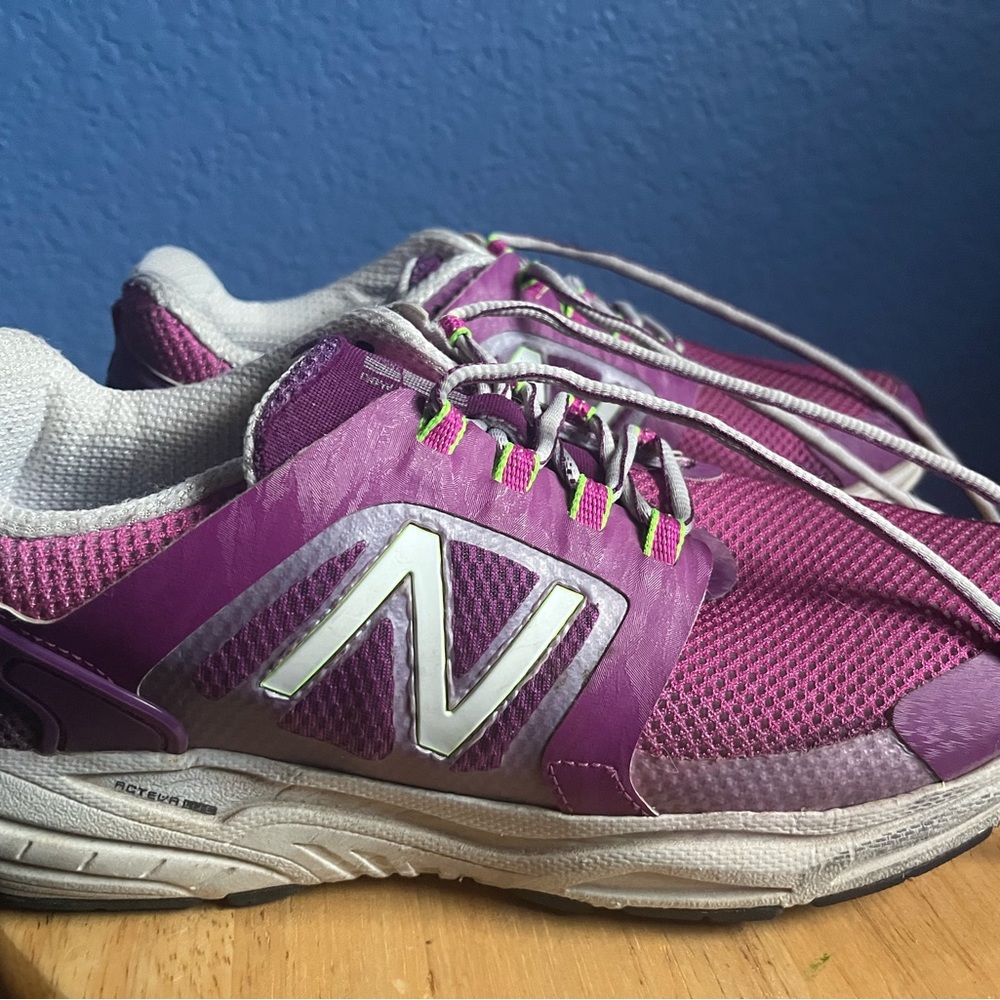 Women’s New Balance Tennis Shoes
